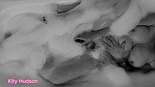 Curvy mature Kitty Hudson bathes with vibrator for orgasm