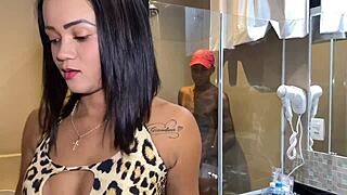 街头家伙猛干教练老婆，好爽啊？