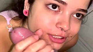 acordei e fiz um sexo oral profundo e desleixado no wellington prado e ele gozou na minha boca 😈