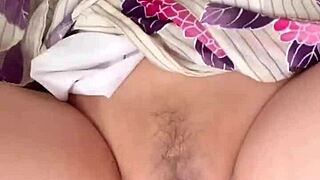 你见过亚洲熟女用假阳具机器喷水吗？