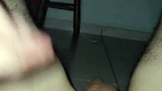 novinha gostosa sentando na rola grande do namorado?