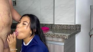 Me Follo A Mi Hijastra Mientras Mi Esposa No Esta En Casa?