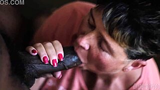 滴滴奶奶T享受吸吮大黑鸡巴