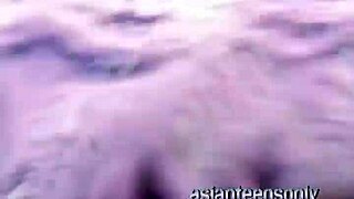 BEAUTY SHOWS HUGE DILDO