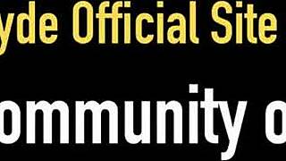 感受怪物大鸡巴深喉，红八月呻吟着肖恩达姆射在她肥美小穴上