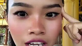 BEAUTY SHOWS HUGE DILDO