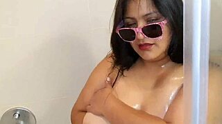 BBW With Great Boobs Taking A Shower!