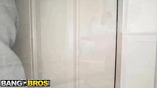 smoking hot brunette nicole rae squirts during intense anal session