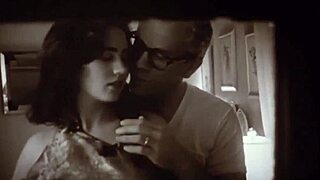 Betty cheats on Bruce with David in Hulk 2003 parody