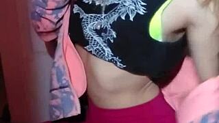 Bonneyuwu enjoys 3.25 lollipops