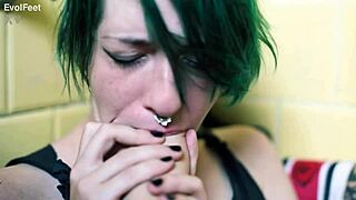 feet worshipped by sexy alt girls