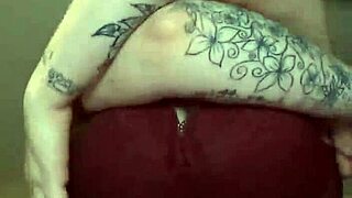 She does a striptease, uses a suction vibrator, and cums intensely