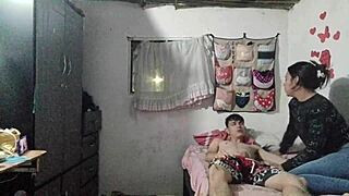 hermanastra me visita a mi habitación solo para mamar mi polla y me corra en su boca por las ganas que tiene