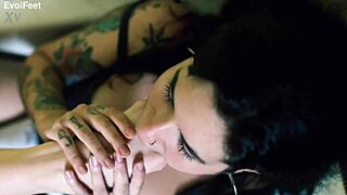 feet worshipped by sexy alt girls