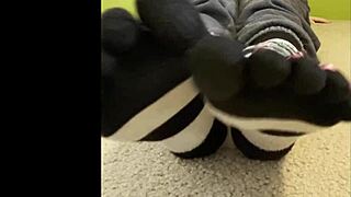 teen worships sexy feet and butts in story