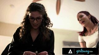 Victoria Voxxx eats pussy after laptop fix 😉