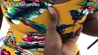 my fingers in her pussy make her cum so good 😊