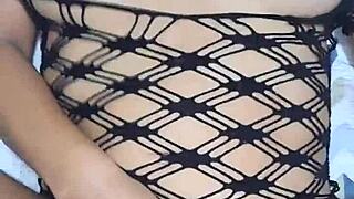 Sexo anal con mi amigo sin preservativo fumando un cigarrillo mientras le hago sexo oral a mi amigo fumar me pone caliente no puedo aguantar quiero disfrutar de una enorme polla en mi coño mojado