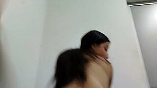 Hermosa latina venezolana de culo grande me hace un baile sexy terminamos follando en la sala de mi casa