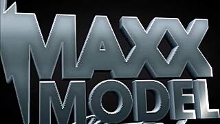 I show my big ass for outdoor milf fun, oops.