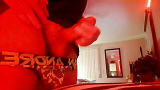 Cory Bernstein與同性繼子自慰的洩露性愛錄像