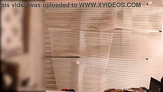 wow no panties sirvienta culona se pone a doblar ropa mientras es espiada en tiempo real