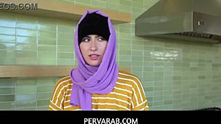 和Angeline Red在Pervarab追随湿梦幻想