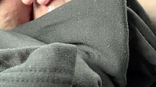 女友看我玩具玩湿骚屄