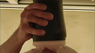 Follando mi fleshlight hasta que me hace temblar del orgasmo