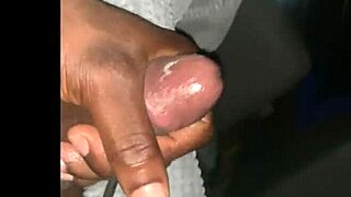 Watch mature woman masturbate solo