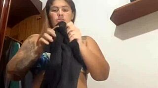 i enjoy flashing and making guys hard and wet