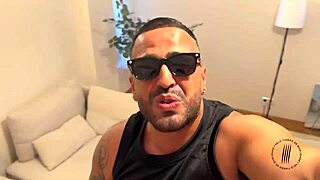 essa mulata toda delicada já acorda com tesão completo no red?