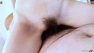 眼鏡小奶日本宅女18+首次POV中出