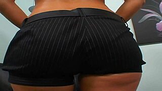 banging brunette babe in quickie. she moans and orgasms 😍