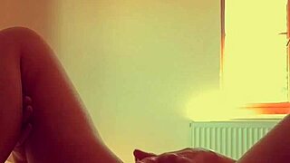 Hot british milf lilithalgol masturbates her squirting pussy at home