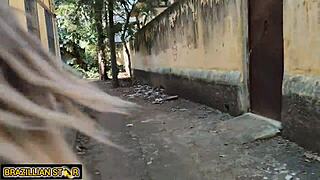 a filha do patrão da fazenda chamou o peão pro meio do mato pra tirar a virgindade dela