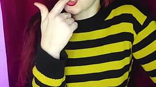 Tu hermanastra se calienta con tus nudes y va por vos con el plug con el culo roleplay argentina p1