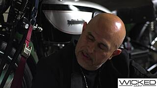 Hey jewelz blu and giselle blanco do you want to make a scandalous sex tape with deepthroat blowjob and cowgirl riding?