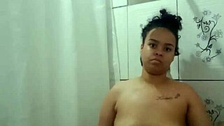 棕发拉丁18+妹子淋浴自摸POV超放松