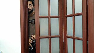 Exibindo O Que P Vizinho Mais Gosta! Watch This Muscular Brazilian Milf Flash Big Clit And Take Creampie From Monster Cock!