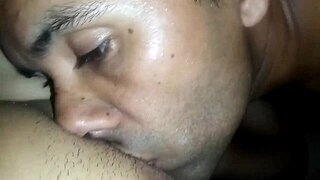 黑发业余妹表哥舌舔肿大骚屄高潮