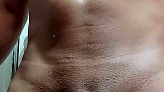 encuentro a mi suegra en la bañera desnuda y no aguanto la tentación y termino follandomela part 2