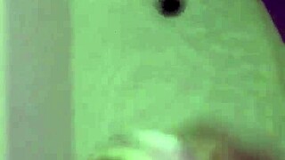 she records herself masturbating and sends the video to her curvy aunt