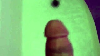 she records herself masturbating and sends the video to her curvy aunt
