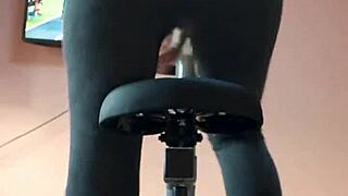 瑜伽裤健身妹独练尿裤恋物自慰