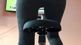 瑜伽裤健身妹独练尿裤恋物自慰