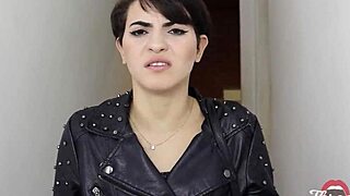 Meu consolo veio da meia-irmã com um boquete profundo depois do término com a namorada.