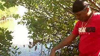 i love that quickie at the beach with deepthroat fucking and wet cumshot from huge cock