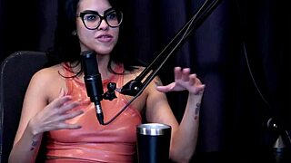 Melhores momentos feature Casal Kaliente in preliminares podcast with Bia Hot for part 2, including blonde casting and outdoor handjob fun