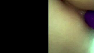 A Rossmexicana le encanta meterse su dildo en el culo rica mexicana caliente